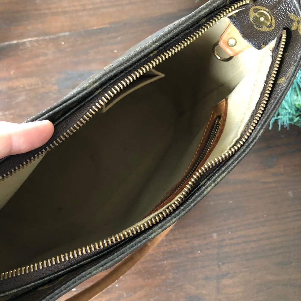 Authentic Louis Vuitton Looping handbag - Picture 8 of 8